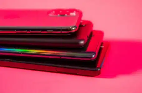 خرید گوشی جدید در سال 2022: آیفون یا سامسونگ؟ خرید کدام موبایل جدید در بازار منطقی تر است؟
